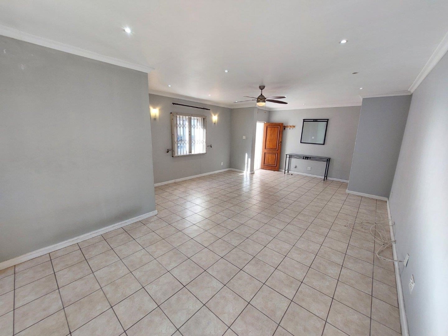 To Let 4 Bedroom Property for Rent in Claremont Western Cape